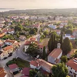 Rustic Fiordaliso With Pool In Porec Villa