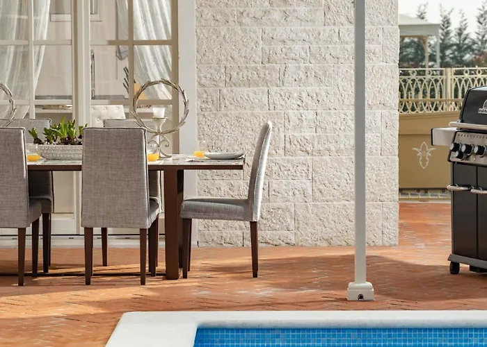 Rustic Fiordaliso With Pool In Porec Villa